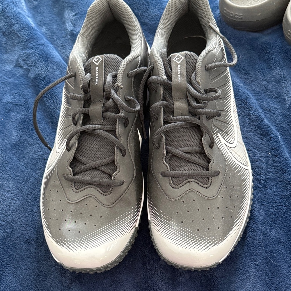 Nike Mens Black and White Baseball Turf Shoes
